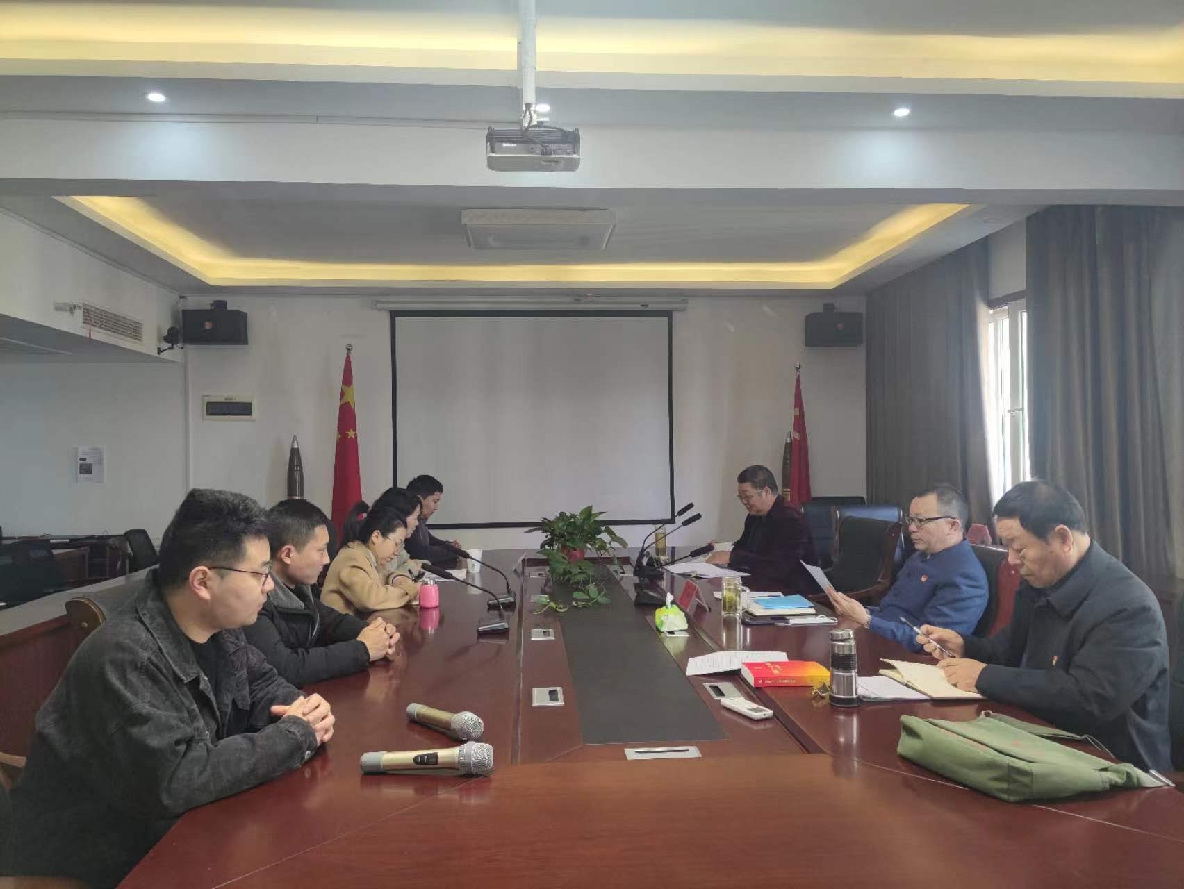 永和建設(shè)集團黨支部會議 -中共中央關(guān)于認(rèn)真學(xué)習(xí)宣傳貫徹黨的二十大精神的決定